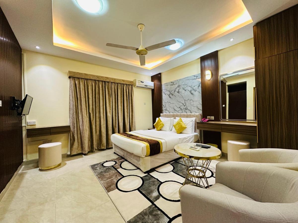 Al Nakheel Hotel Apartments Рас ал Хайм Екстериор снимка