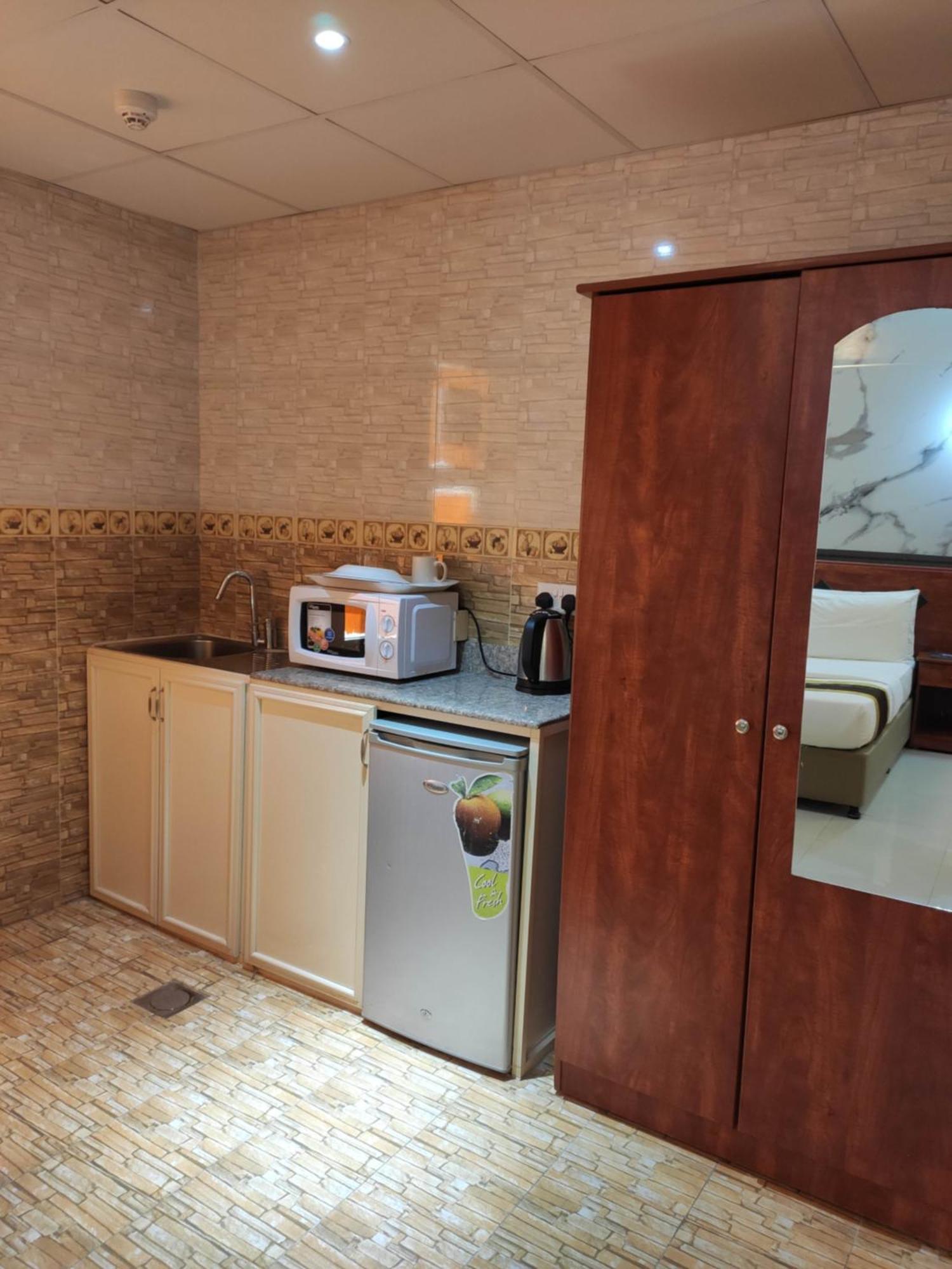 Al Nakheel Hotel Apartments Рас ал Хайм Екстериор снимка