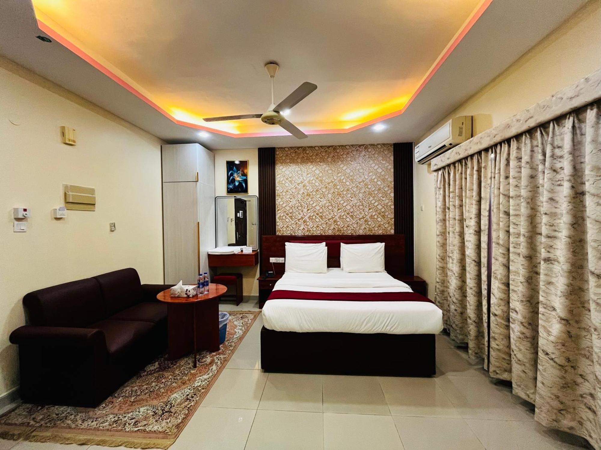 Al Nakheel Hotel Apartments Рас ал Хайм Екстериор снимка